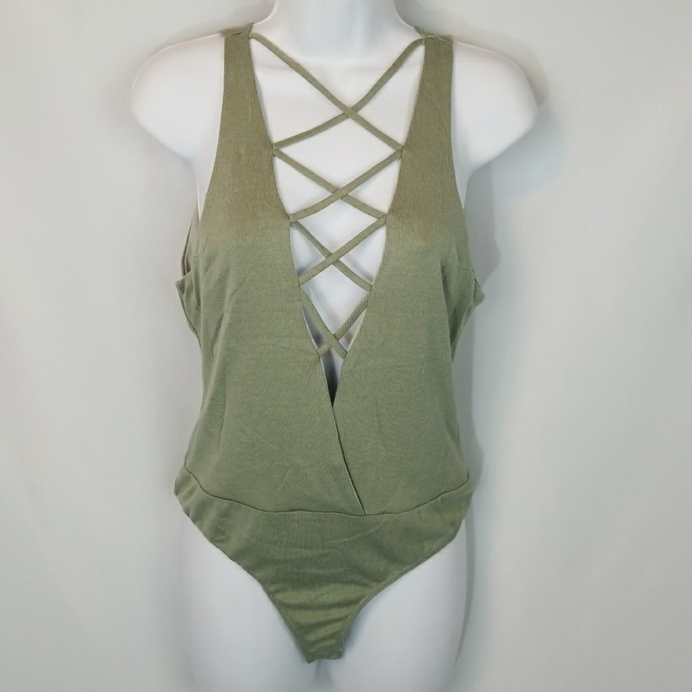 ❤ 3/$25 Blanc Sexy Low Cut Body Suit